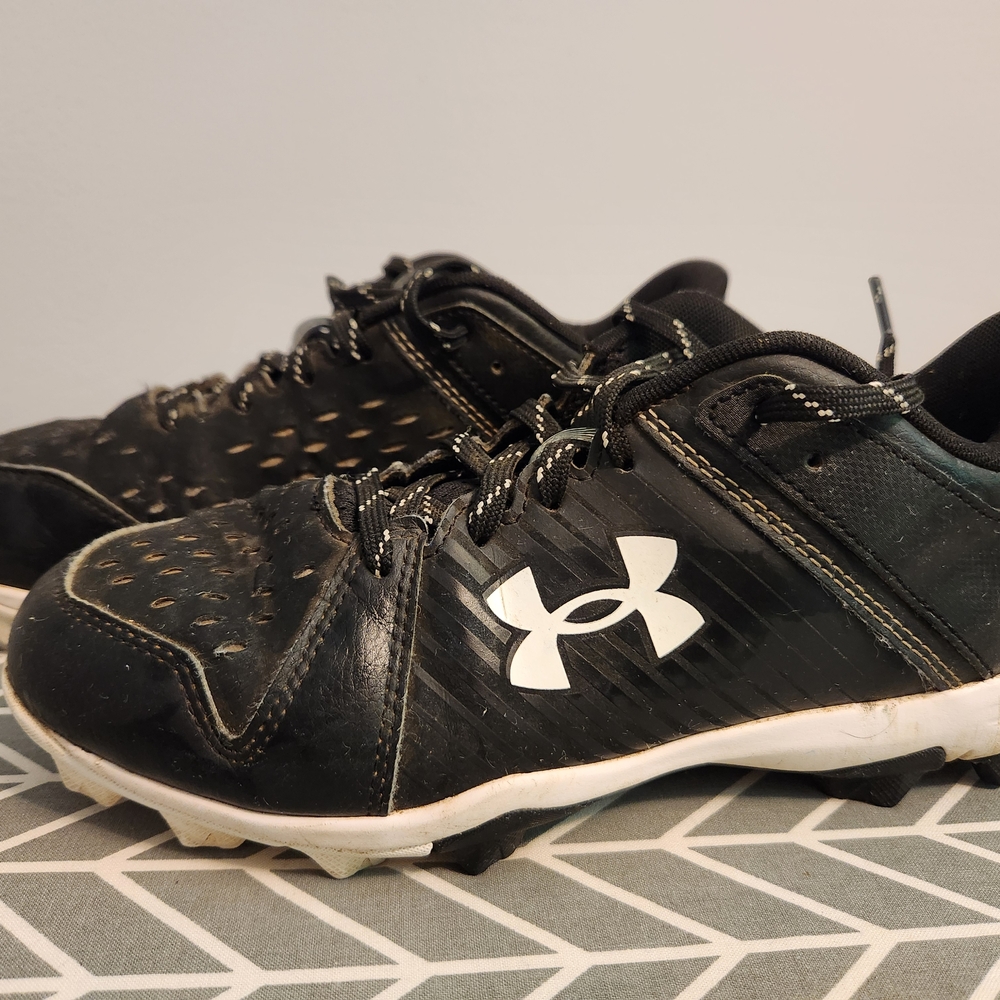 Under Armour Kids Cleats Sz 5